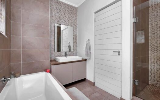 3 Bedroom Cluster In Houghton Estate