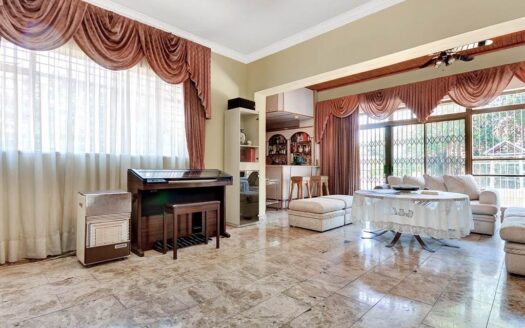 6 Bedroom House In Houghton Estate