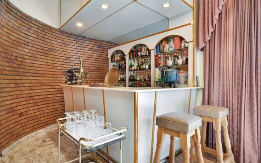 6 Bedroom House In Houghton Estate