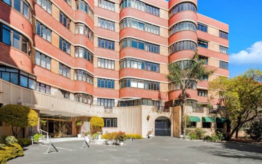 3 Bedroom Apartment In Houghton Estate