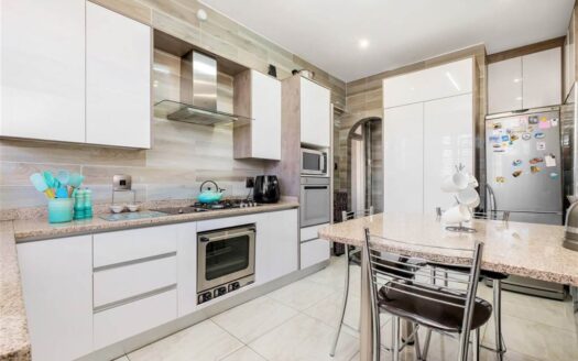 3 Bedroom Apartment In Houghton Estate