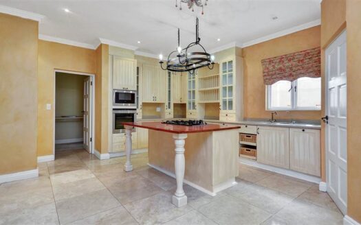 5 Bedroom House In Houghton Estate