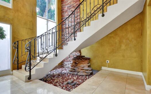 5 Bedroom House In Houghton Estate