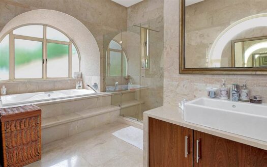 4 Bedroom House In Houghton Estate
