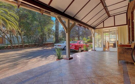 5 Bedroom House In Houghton Estate